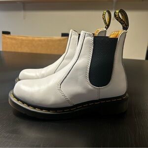 Women’s Dr Martens 2976 Chelsea Boots